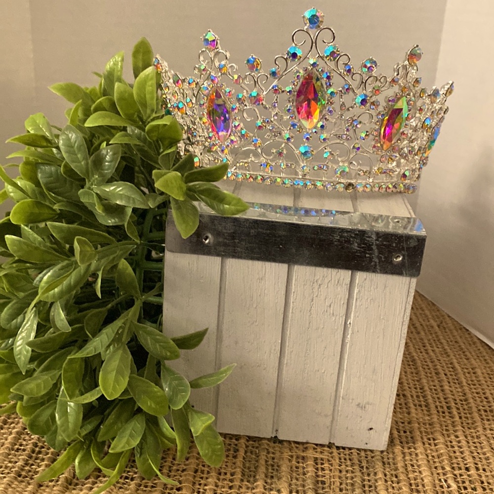 Crown used missing one stone